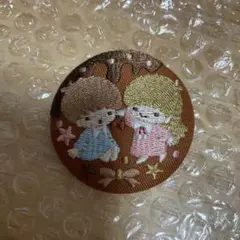 サンリオキャラクターズ 刺繍缶バッジ ビスケット リトルツインスターズ キキララ