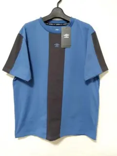 新品✨ umbro Tシャツ ブルー ブラック Mサイズのサムネイル