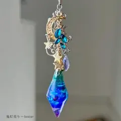 【蓄光×琉球ガラス】魔法鉱石のアシンメトリーピアス／月と星のエメラルドブルー 蓄光×琉球ガラス】魔法鉱石のアシンメトリーピアス／月と星の