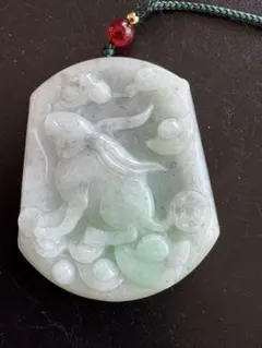 ❤️特価　精巧に彫刻 うさぎ　✳優しいグリーン　天然本翡翠　お握り石