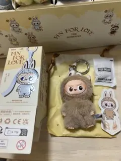 POP MART PIN FOR LOVE イニシャルラブブ　B