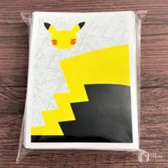 【 海外ポケモンセンター限定 !! 】25周年 ピカチュウ スリーブ