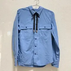 TOGA PULLA 青シャツ　長袖　リボン付きのサムネイル