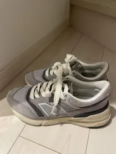 New Balanceグレー スニーカー