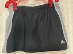 試着のみ★adidas テニス　インナーパンツ付きスコートM（ボールポケットありのサムネイル