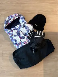 ROXY スキーウェア 上下セット　マルチカラー 手袋・ニット帽付　スノーボード