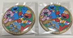 ユニバーサルスタジオジャパン　25周年缶バッジ(セサミストリートの2個セット)