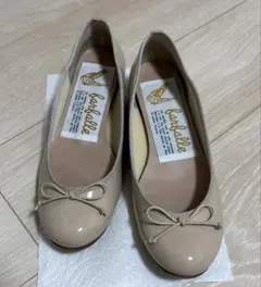 ファルファーレ　３cmヒール　ベージュエナメルパンプス　バレエシューズ