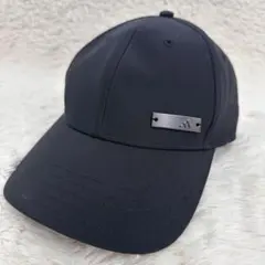 adidas キャップ ブラック メタルロゴ