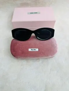 MIU MIU サングラス ブラック ケース付 中古 - メルカリ