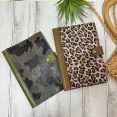 スケジュール帳カバー　ブックカバー  B6 レオパード柄　迷彩　革　レザー