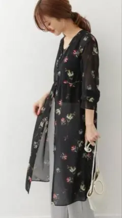 アーバンリサーチ 花柄シフォン長袖ベスト