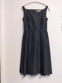 黒のノースリーブAラインドレス