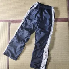 ナイロン トレーニングパンツ ネイビーとホワイト サイドボタン付き