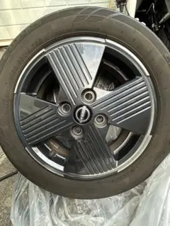 送料込 軽自動車用 日産サクラ ほぼ新品 純正ホイールタイヤセット 滋賀割 ニッサン サクラ純正ホイール＆タイヤ 4本セット（中古） - メルカリ