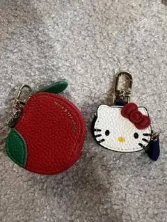 リンゴ　ハローキティ　コインケース　バッグチャーム　小銭入れ　エアタグ