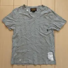 vネックtシャツ