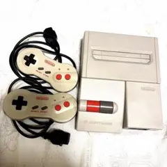 【ジャンク品】Nintendo ニューファミコン本体 コントローラー2つ