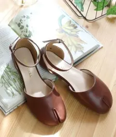 ブラウン フラットシューズ アンクルストラップ