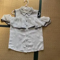 オフショルダー フリル ホワイトシャツ