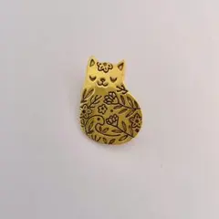 ヴィンテージガーデンのネコブローチ アンティーク調 彫刻 花 葉 ネコ 猫のサムネイル