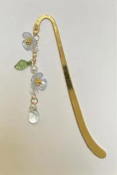 ネモフィラ風のお花と雫のブックマーカー 栞