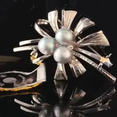 未使用 7.5mm アコヤ本真珠 シルバー ブローチ 3珠 彫金細工