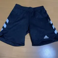 adidas 黒 ハーフパンツ 三本線　150