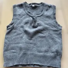 グレー ニットベスト ボタン付き