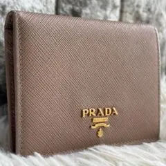【人気 美品】プラダ　折財布　ロゴ　サフィアーノレザー　ベージュ系　ピンク系