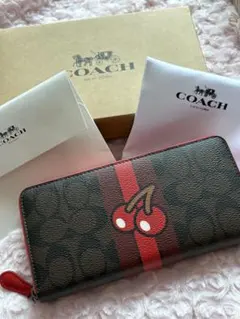 新品未使用　箱あり　COACH 長財布 チェリー柄