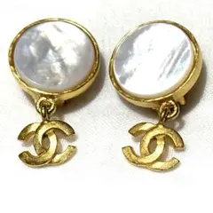 【極美品】シャネル　95A　イヤリング　ココマーク　ホワイトシェル　スイング