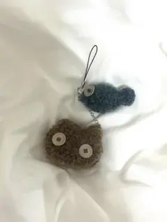 ねことさかな チャームストラップ〈茶〉ハンドメイド