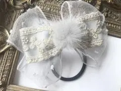 ハンドメイド　クリスマス　グレー刺繍レースリボンヘアゴム（ミンクファー付き）