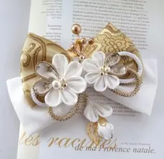 ホワイト×ゴールドの髪飾り　卒業式髪飾り　袴髪飾り