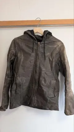 フード付きダークブラウンレザージャケット