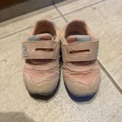 new balance ピンク ベルクロスニーカー