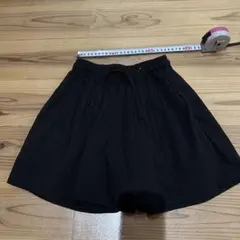 130 黒のプリーツ パンツ