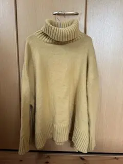 ベージュ タートルネック ニット セーター