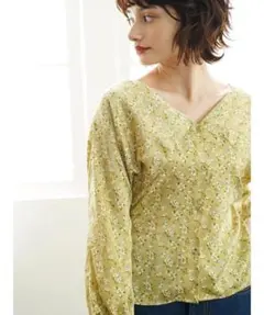 新品 E hyphen world gallery サテン花柄ブラウス ベージュ