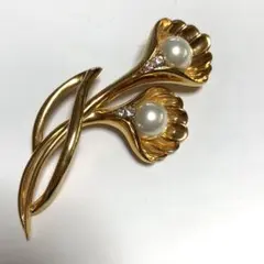 AVON社のゴールドのお花ブローチ