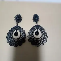 ハンドメイド 揺れる大ぶりイヤリング