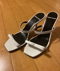 新品　PIERRE HARDY ホワイト ストラップサンダル　ミュール　リボンのサムネイル