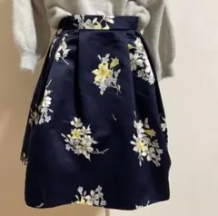 Noëla 花柄フレアスカート ネイビー