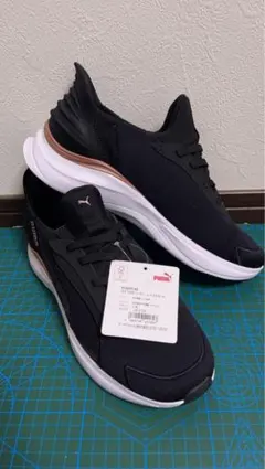 PUMA ブラック スニーカー