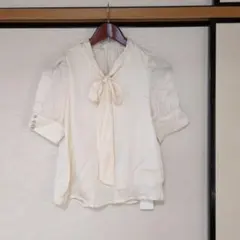Dazy アイボリーボウタイブラウス　S 未使用
