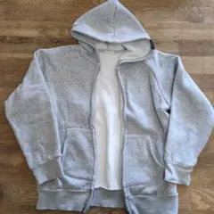 匿名発送☆ブリーズ　グレー　フード付きジップアップパーカー　140　裏起毛