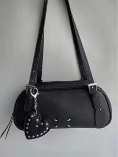 本革ハート型チャーム付きブラックショルダーバッグ♡両面デザイン2way⭐︎