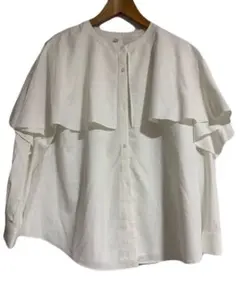 フリル付きホワイト長袖シャツ