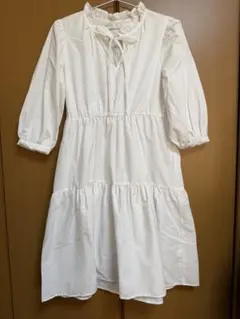 GU ホワイト フリル付きワンピース